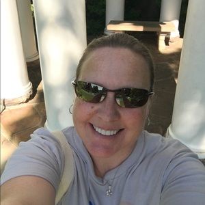 Meet your Posher, April